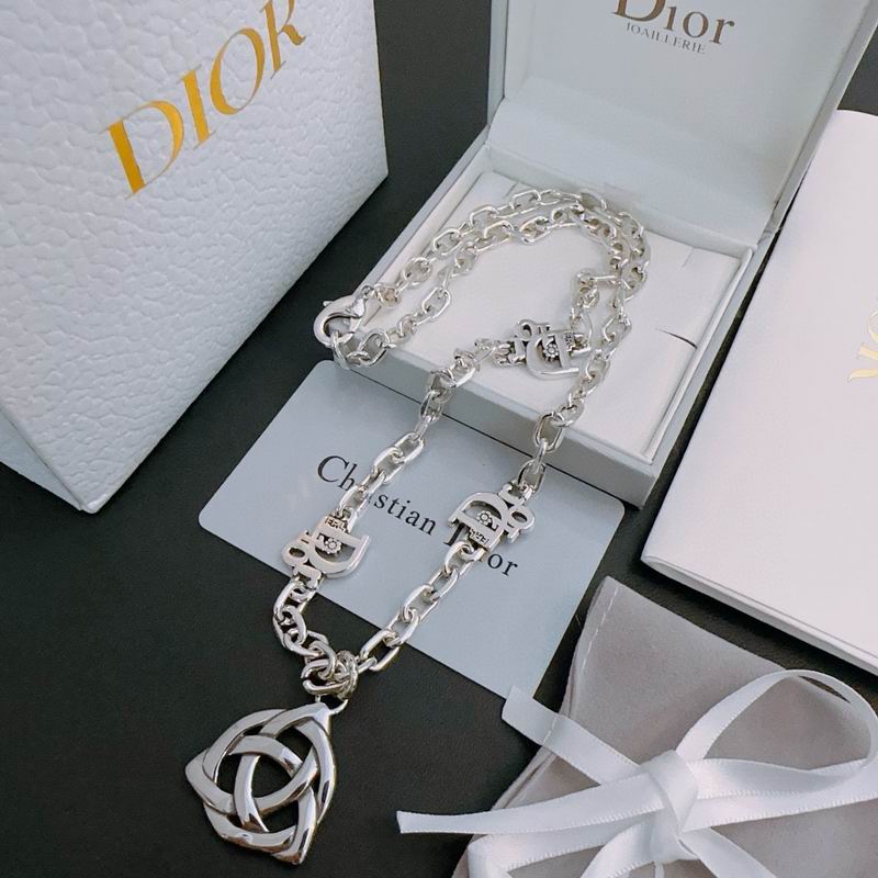 Dior Necklace 06lyr682